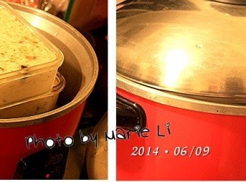 step5: 裝了兩只樂扣玻璃盒，放進電鍋
外鍋放入二杯量米水蒸煮至電鍋起跳即可

※ 電鍋的鍋蓋留個小縫可以有效避免蒸氣水滴進蘿蔔糕裡
   電鍋起跳後先讓它悶幾分鐘再掀蓋，蘿蔔糕會比較漂亮唷！！