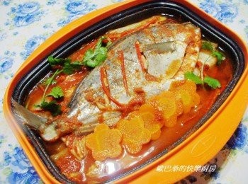 step9: 家裡沒有微波ˊ可用平時蒸魚的方式來完成。 香菜可用九層塔取代更對味ˊ 紅咖哩醬於賣場ˊ超市ˊ或食品<span class="group_1">材料</span>行都可買到ˊ 可根據喜歡品牌自己選購。