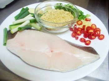 step1: 準備好所需<span class="group_1">材料</span>ˊ蔥1/3切細末ˊ2/3切段ˊ 蒜頭ˊ辣椒切細末ˊ薑切片備用