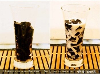 step2: 仙草凍分切成丁狀後，放入玻璃杯中，倒入鮮奶至2/3滿。