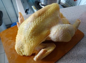 step1: 雞洗淨， 抹乾