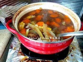 step8: 加少許鹽調味拌勻 , 轉用大火再煲滾 , 熄火焗30分鐘即可