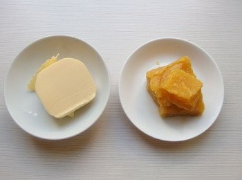 step8: 無鹽奶油+蜜蠟(烘焙店有販售天然的蜜蠟)