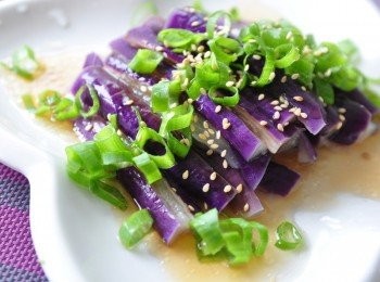 step8: 這樣就完成了美麗的涼拌茄絲囉～