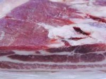 step1: 準備新鮮肥瘦均勻的五花肉一塊。
