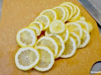 step3: 萊姆一定要洗淨晾乾不能有任何的水份殘留 切片約0.5公分