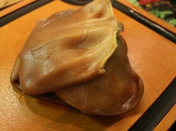 step6: 熄火，稍微放涼一會，將豬耳取出。