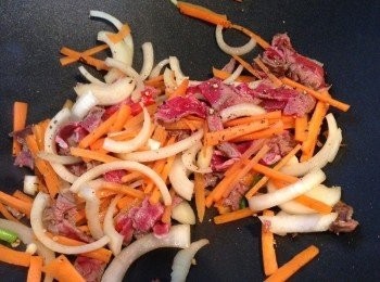 step4: 加入甘筍、冬菇和牛