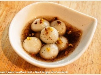 step4: 最後把芝麻小湯圓放入至黑木耳養生露中，即可立即趁熱享用。