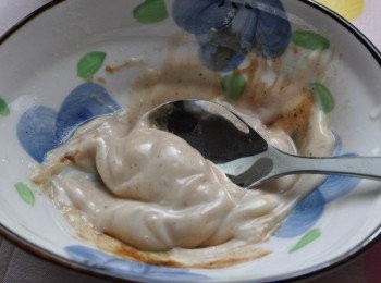 step11: 與沙拉均勻混合拌攪，放入小塑膠袋，再戳一個小小洞