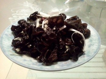 step3: 接著倒入料酒，白砂糖，陳醋即可。