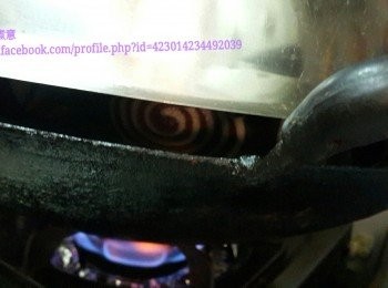 step12: 開少少蓋用筷子頂住縫隙再蒸5分鐘