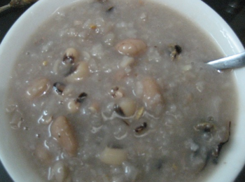 step5: 第二天早上粥就煮好了，然後下鹽調味即可。