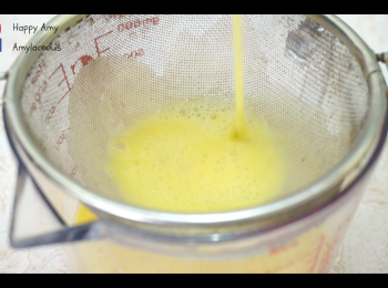 step7: 再用濾網過濾蛋液中的雜質，備用。
