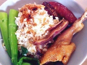 step8: 再沿住煲邊淋上生油後, 再開最小火烘焗1分鐘, 上桌完成