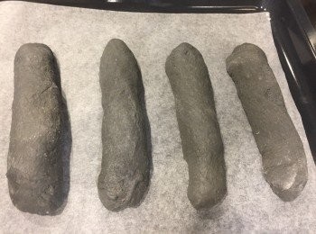 step6: 將捲好的麵糰放在關閉的地方發酵40分鐘。