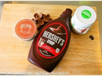 step1: 準備原味優格、巧克力醬、可可脆片與黑木耳QQ圓等<span class="group_1">食材</span>。