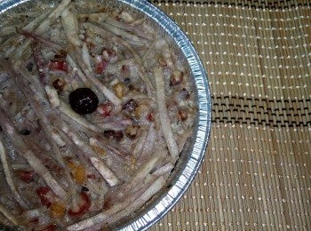 step5: 待鑊中材料稍稍冷卻後，便可下粘米粉漿，拌勻後用雞粉調味便可倒進錫紙盆蒸1小時便可。