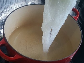 step3: 粉絲用一鍋水煮熟，過冷河，備用。