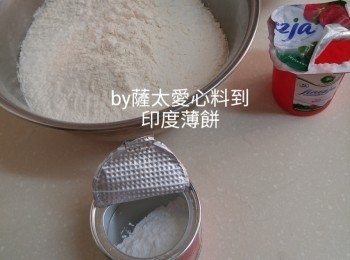step7: 倒入所有材料，搓揉成面團， 蓋上濕毛巾，醒發20分鐘。