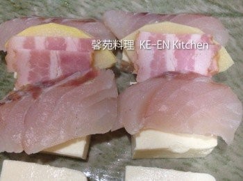 step2: 魚片、荀、培根、順著排下去