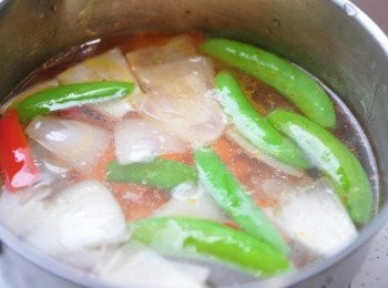 step7: 接著倒入湯鍋中熬煮