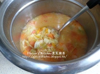 step7: 轉慢火蓋上蓋煲1 1/2小時 , 最後加少許鹽調味即可