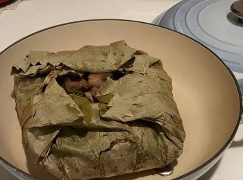 step6: 再放薑蔥。 包好。 可以用牙簽固定