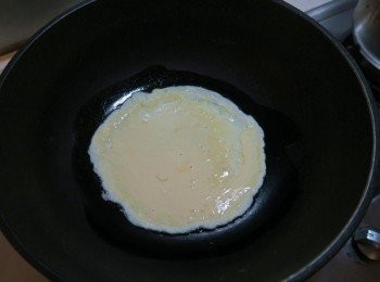 step2: 起鍋少許油.待凝固