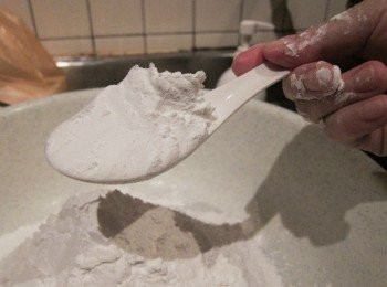step6: 一斤再來米粉，加入3大匙太白粉