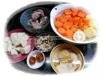 step1: 將西施骨汆水，洗淨，備用。