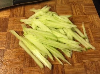 step3: 青瓜洗淨切絲