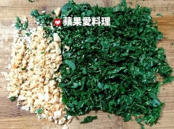 step4: 蝦米剁碎。