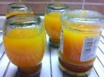 step2: 煮好的芒果醬趁熱裝入容器中倒扣放涼即可