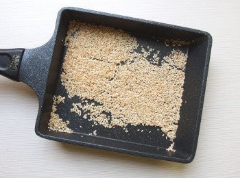 step13: 將白芝麻做翻炒到香味,然後起鍋。