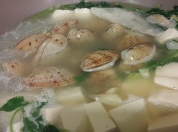step2: 跟住落粉絲和豆腐滾後再落花甲。