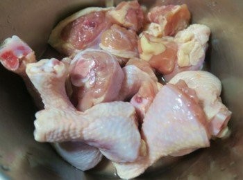 step1: 雞腿洗淨擦去水分