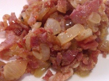 step2: 放入鍋中，用一點奶油一起爆香翻炒