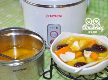 step5: 拖著疲憊勞累的身體下班，難免會沒什麼食慾!只要將<span class="group_1">食材</span>準備齊全放入電鍋，按下電源燉煮，洗個熱水澡後，就可以輕鬆開動，吃點為自己或家人準備的甜品補充能量吧!