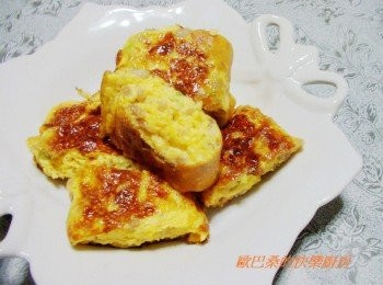 step7: 步驟7今天故意只將鍋底面煎焦香金黃ˊ 上面則保持水嫩滑潤ˊ 這樣捲起吃時可以有不同的層次口感ˊ 外層香ˊ內層水嫩ˊ即使冷了風味依然很棒哦。