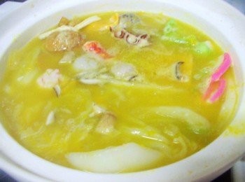 step4: 加入自己喜歡的火鍋料及蔬菜煮熟