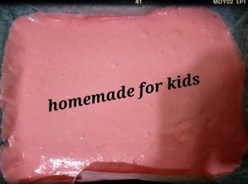 step5: 6. 倒入焗盤，掃平
7. 以160-170度焗13分鐘