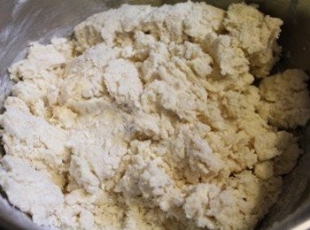 step5: 倒入麵糰中攪拌均勻即成為原味司康餅麵糰