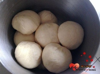 step4: 分割成8~9個小麵糰,鬆弛10分鐘