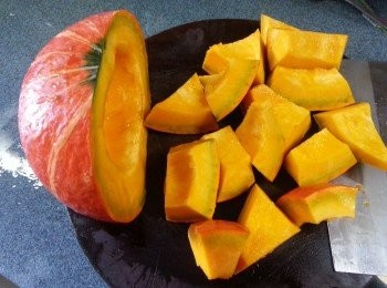 step2: 南瓜洗淨切件(連皮煮),支竹洗淨備用