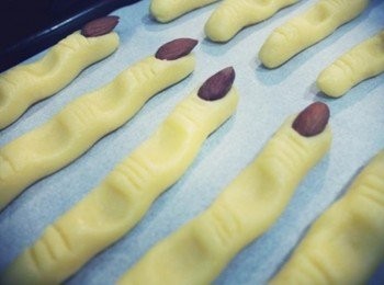 step9: 做了約15.14支喔~~~ 放入預熱160度的烤箱烤約20分鐘^^