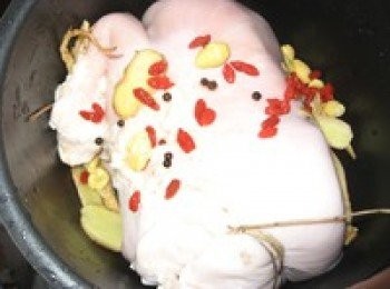 step5: 封口。我用的是當時包粽子剩下的那種草繩，如果沒有，用線也行吧。