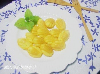 step5: 非常容易製作的小點心ˊ造型也十分討喜ˊ 最重要口感風味非常不錯。 如果沒有瑪德蕾妮模ˊ同樣的配方運用來做杯子小蛋糕也可以ˊ 真的好吃又不容易失敗ˊ趕緊試試哦~