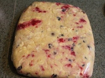 step7: 用保鮮膜將麵糰包好冷藏30分鐘定型