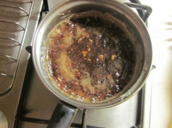 step7: 煮到滾加入5.<span class="group_1">食材</span>拌勻